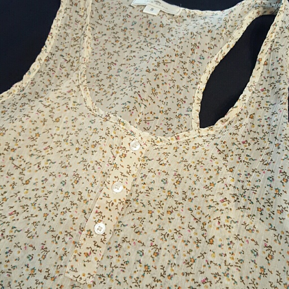 Sheer flowered tank - Picture 2 of 3