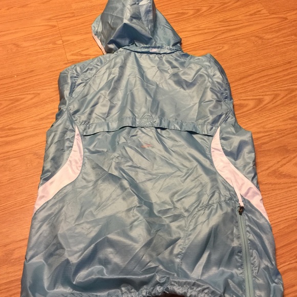 Very thin running jacket - Picture 2 of 2