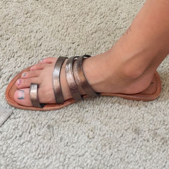 Metallic bronze leather toe sandals size 6