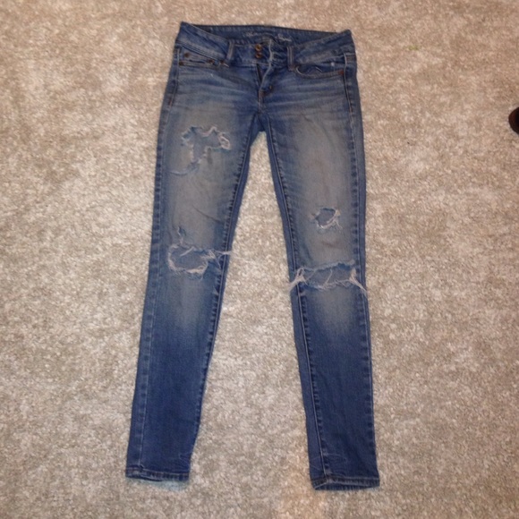 Ripped light wash size 2 American eagle jeans