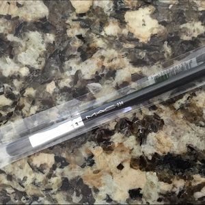 MAC eye shadow brush