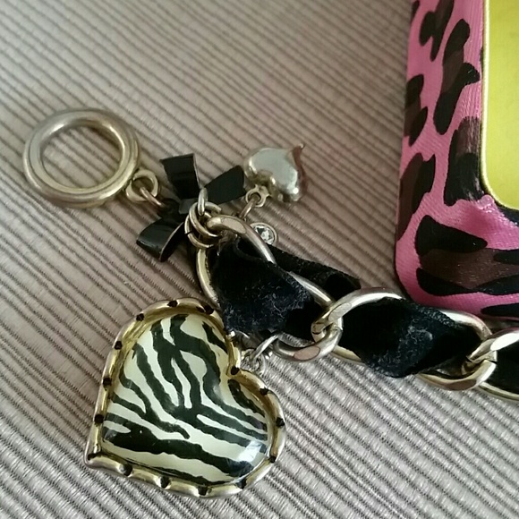 Betsy Johnson bracelet & necklace set - Picture 2 of 7