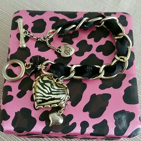 Betsy Johnson bracelet & necklace set - Picture 4 of 7