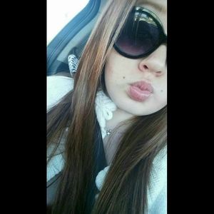 Meet your Posher, Mia