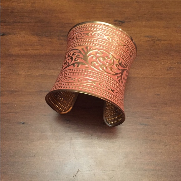 Metal cuff bracelet with unique coral design ✨