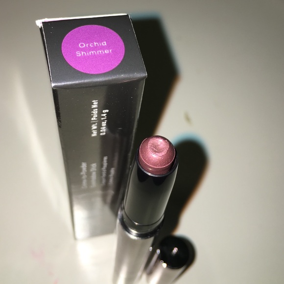 Créme to powder eyeshadow stick