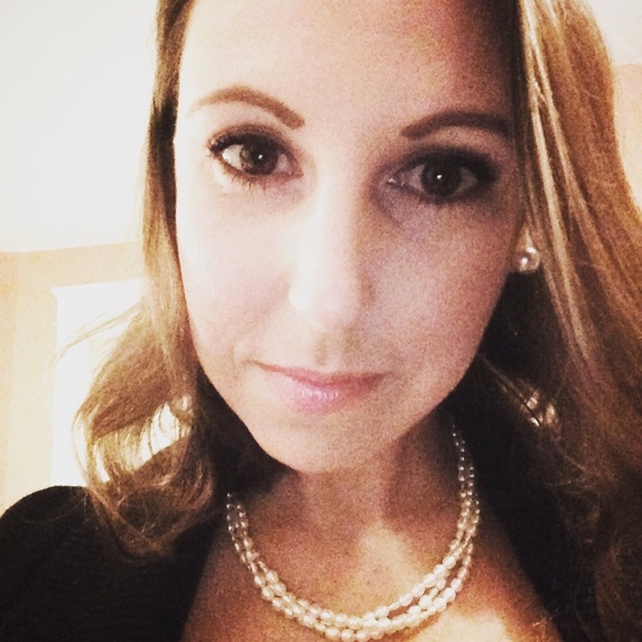 Meet your Posher, Laura - Picture 1 of 1