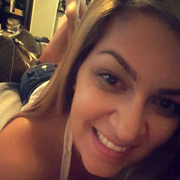 Meet your posher, samantha! - Picture 2 of 4