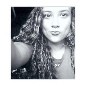 Meet your Posher, Brooke anne