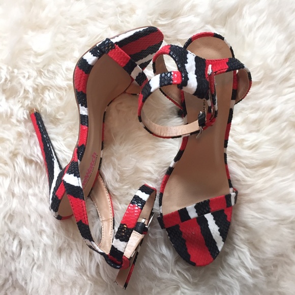 Red, black & white Python print heels. - Picture 2 of 2