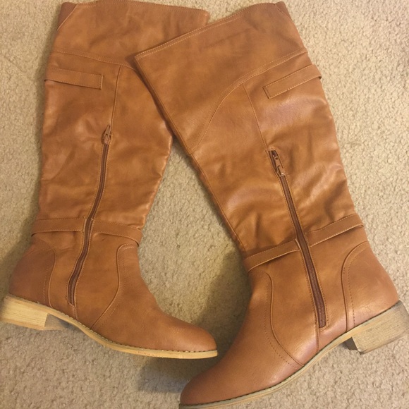 Never worn brown boots