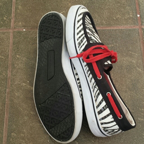 Shoes - Picture 2 of 4