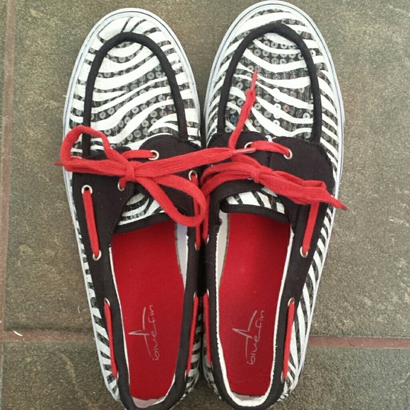 Shoes - Picture 3 of 4