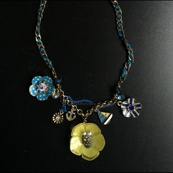 Betsy Johnson skull necklace // NWOT