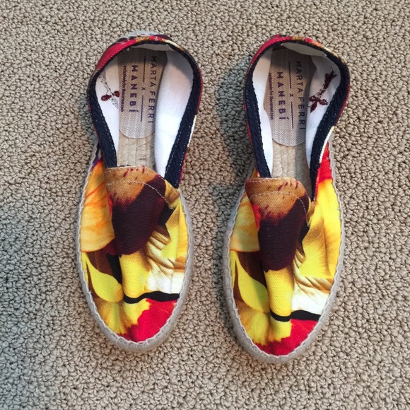 Retro floral print espadrille smoking slippers.