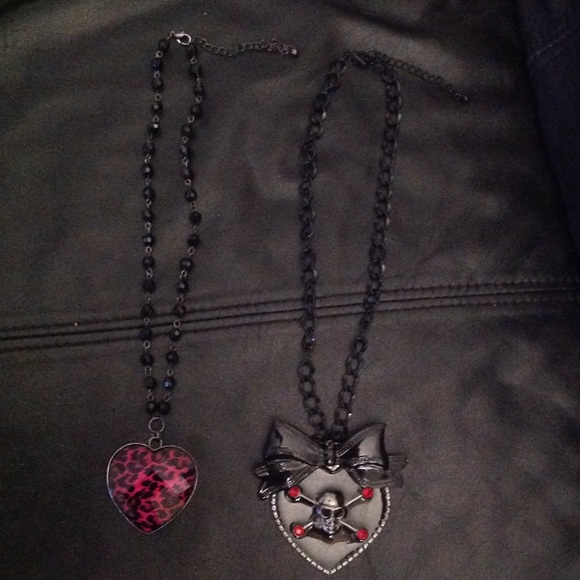 Used Heart Shaped Necklaces Hot Topic