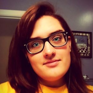 Meet your Posher, Becca