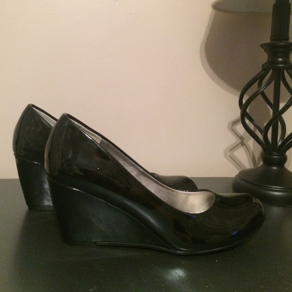 Chinese Laundry Black Patent Wedges