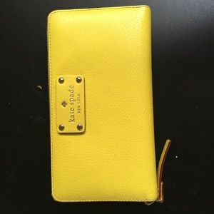 KATE SPADE zip wallet / gently used