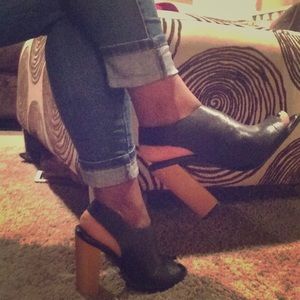 Audrey Brooke Black Mule