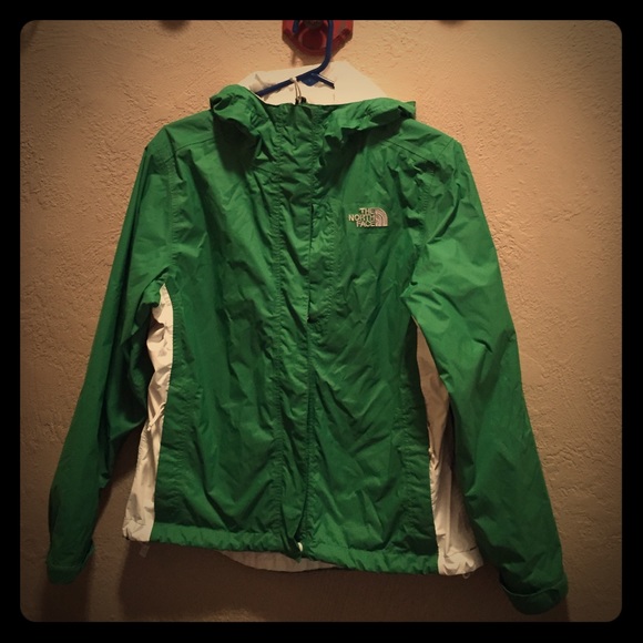 ☔️Women's The North Face HyVent jacket☔️