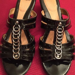 Black sandals. Excellent condition !