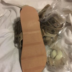 Jenny loves Kenny sandals