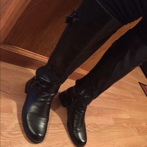 Black riding boot with side silver buckles