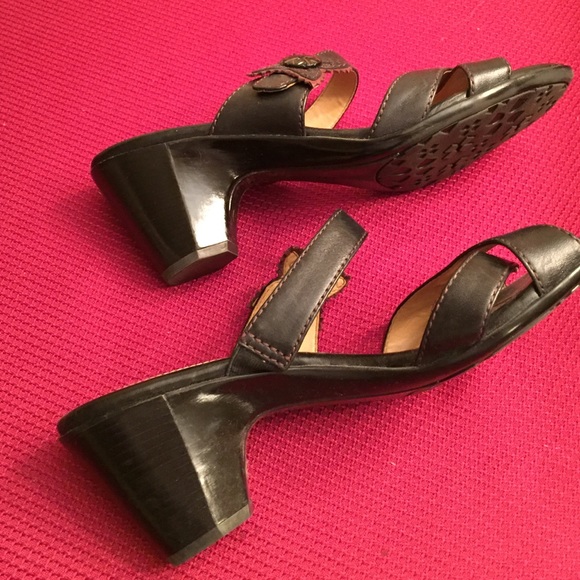 Dark Brown Naturalizer Comfort Sandal NWOT - Picture 4 of 4