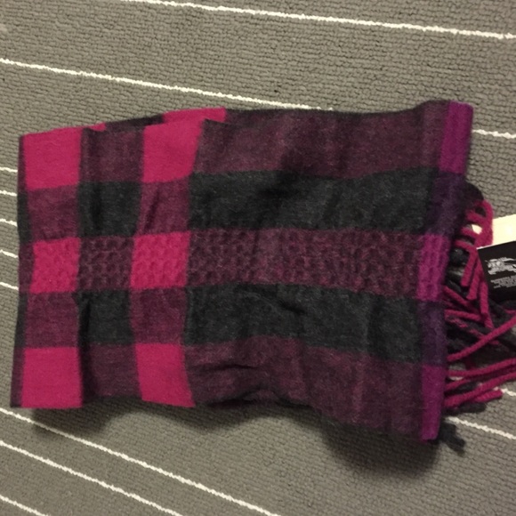 Burberry neck scarf