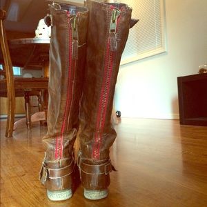 Carlos Santana Highway boots red zipper cognac