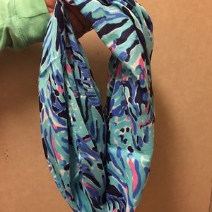 Lilly infinity scarf