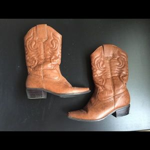 Fransesca's cowboy boots!