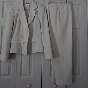 Harve Benard Pant Suit