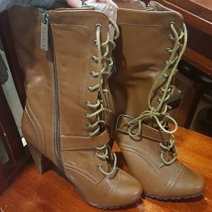 Size 8 brown caramel lace up boots with heel