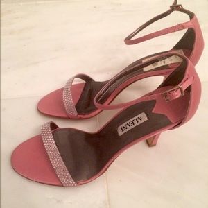 Pink heels NEW