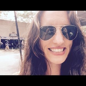 Meet your Posher, Maura