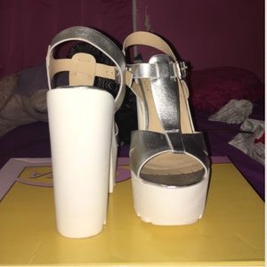 👠Big chunky heels