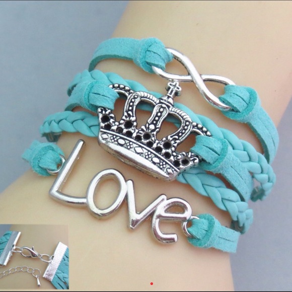 Jewelry - Crown Bracelet✨4 available✨