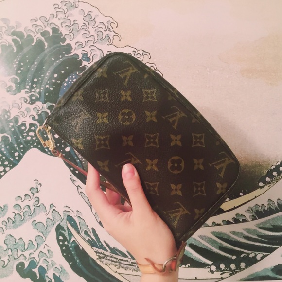 Louis Vuitton Handbags - Authentic Louis Vuitton Monogram Pochette