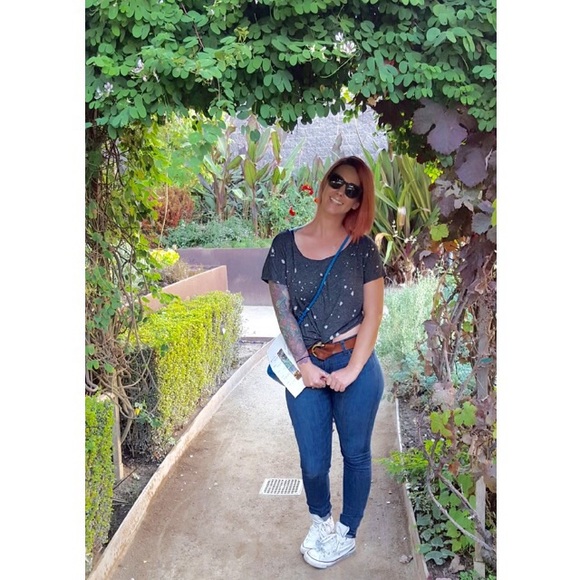 Meet your Posh Ambassador, Kathrine!! 🌻🌷 - Picture 3 of 6