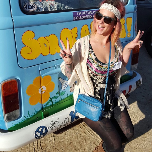 Meet your Posh Ambassador, Kathrine!! 🌻🌷 - Picture 5 of 6