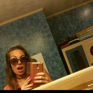 Meet your Posher, Kim