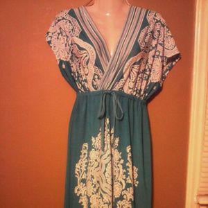 Gorgeous vneck neck front and back printed dress