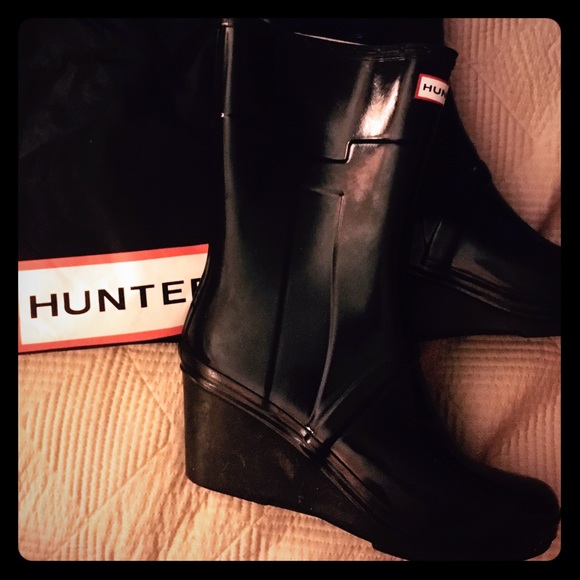 Black Wedge Hunter Boot--Free Gift