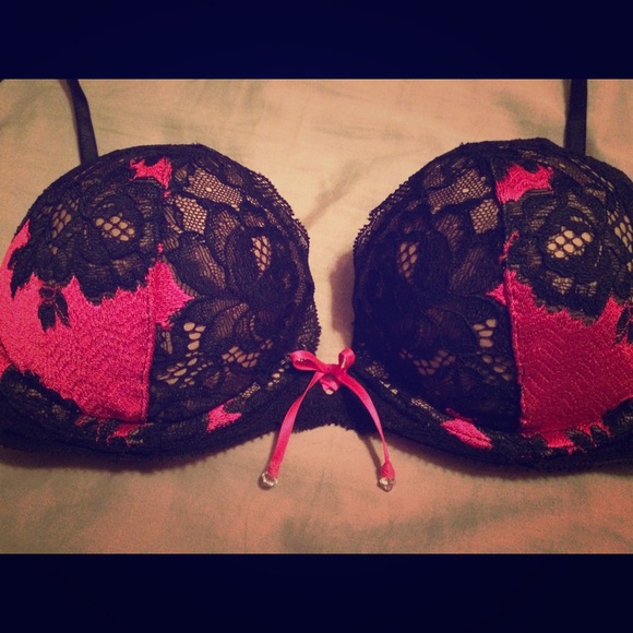 NEVER WORN Victoria's Secret Bombshell Bra
