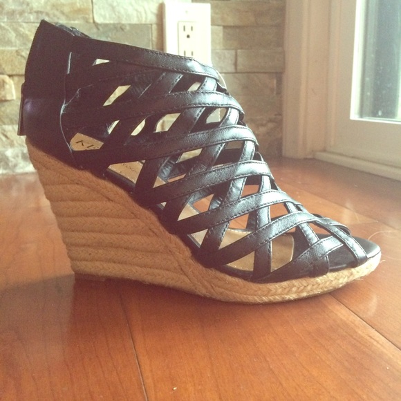 flirty black caged wedges 🌞🎀
