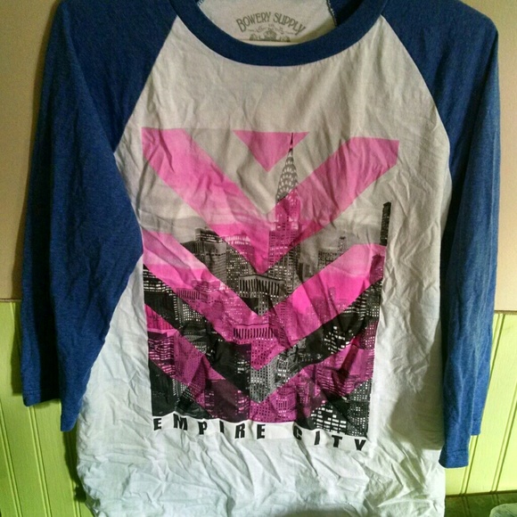 Medium sleeve shirt