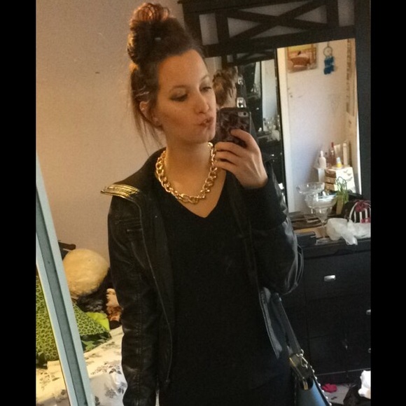 MEET YOUR POSHER! - Picture 3 of 3