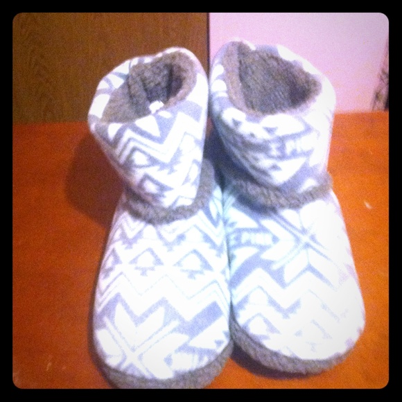 Size 7/8 slippers Victoria's Secret